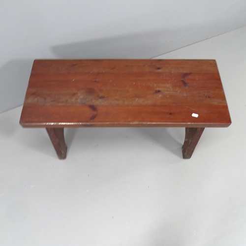 2186 - A pine bench seat. 92x48x38cm.