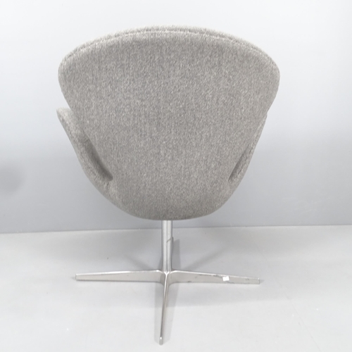 2255 - A mid-century style swivel lounge chair in the manner of the Jacobsen Swan chair.