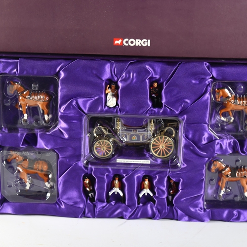 102 - CORGI - set no. CC09901, Queen Elizabeth II Golden Jubilee State Landau coach commemorative set, in ... 