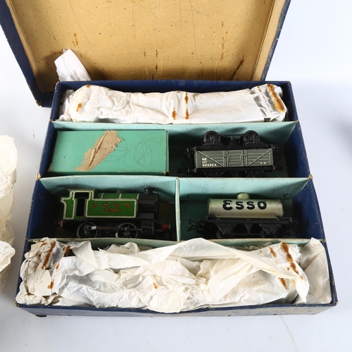 113 - HORNBY - a clockwork O gauge Hornby train no. 201 Tank goods set, complete and in original box