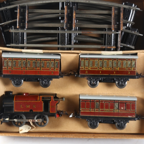 115 - HORNBY - a clockwork O gauge Hornby train no. 101 Tank passenger set, complete and in original box