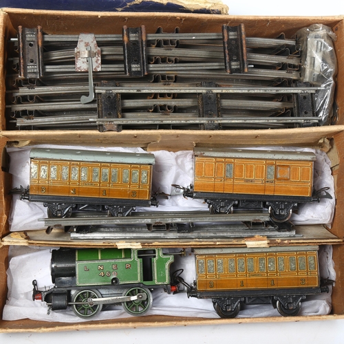 132 - HORNBY -a clockwork O gauge Hornby train no. 101 Tank Passenger set, complete and in original box