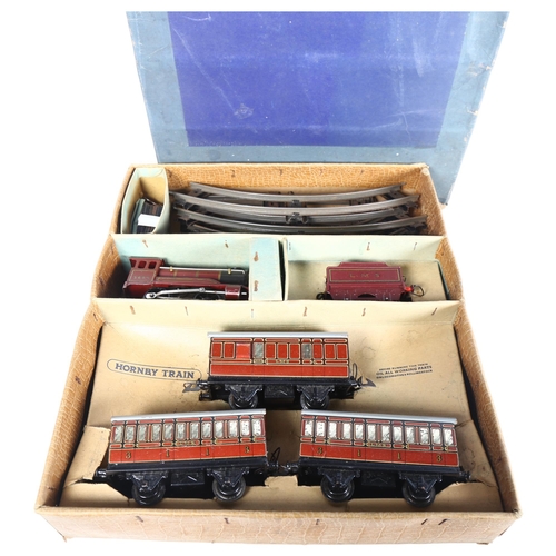 136 - HORNBY - a clockwork Hornby O gauge Hornby train no. 501 passenger set, in original box