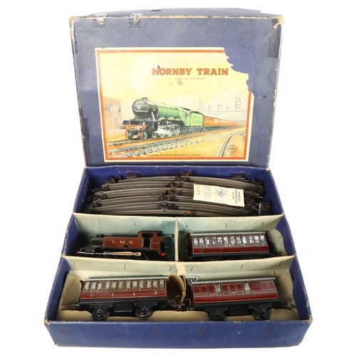 137 - HORNBY - a clockwork O gauge Hornby train no. 101 tank passenger set, appears complete and in origin... 