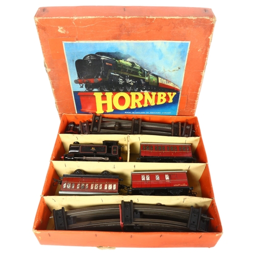 139 - HORNBY - a clockwork O gauge Hornby train tank passenger set, no. 41, appears complete and in origin... 