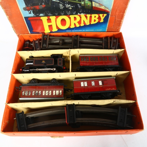 139 - HORNBY - a clockwork O gauge Hornby train tank passenger set, no. 41, appears complete and in origin... 