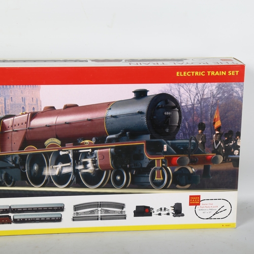 182 - HORNBY - The Royal Train OO gauge electric train set, model R1057, complete and in original box