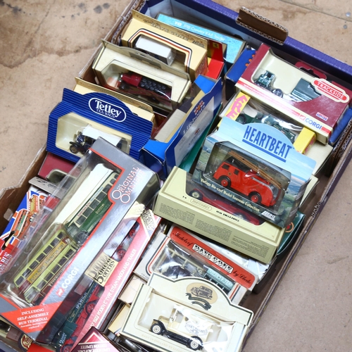 199 - A quantity of boxed diecast vehicles, to include Corgi, The Original Omnibus Company, Matchbox, Lled... 