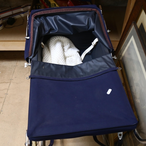 206 - SILVER CROSS - a Vintage Silver Cross coach-built pram, height to handles 75cm, length 97cm