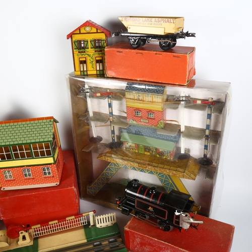 21 - HORNBY - a quantity of O gauge Hornby clockwork items, including tinplate M1 Station set, boxed, no.... 