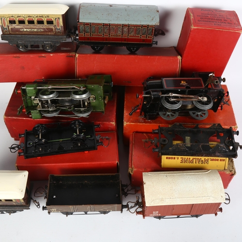 22 - HORNBY - a Hornby O gauge clockwork No. 40 tank locomotive, model 41021, boxed, a Hornby O gauge clo... 