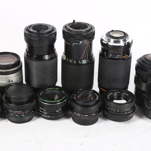 318 - A group of mixed camera lenses, including a Vivitar 28-200mm macro focussing lens, 52mm wide angle l... 