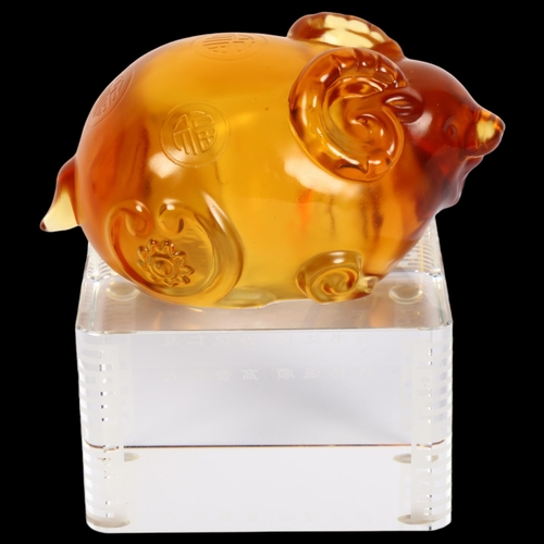 376 - An Amore Jewell Happy Family amber glass ram, Liuli crystal, height 11cm