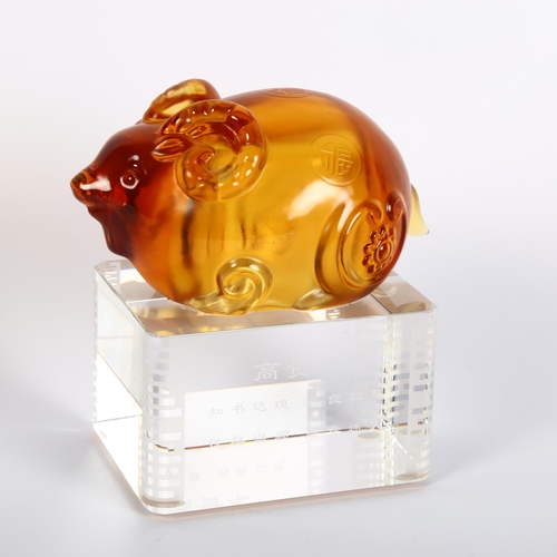 376 - An Amore Jewell Happy Family amber glass ram, Liuli crystal, height 11cm