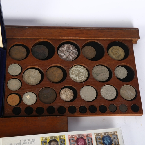 422 - A Danbury Mint Queen's Silver Jubilee Tour Of The United Kingdom ingot, and a group of various coins