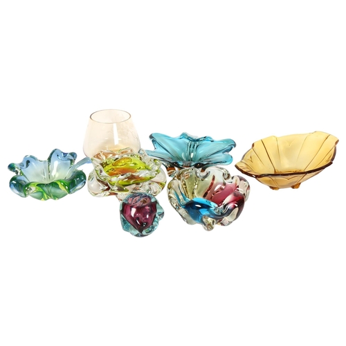 465 - A group of Art glass bowls and dishes, all unsigned, including a green and blue leaf decorative bowl... 