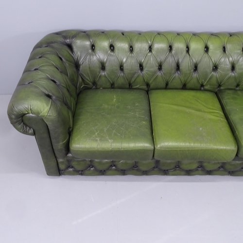 2191 - A green button-back leather upholstered three-seater Chesterfield sofa. Overall 205x69x88, seat 148x... 