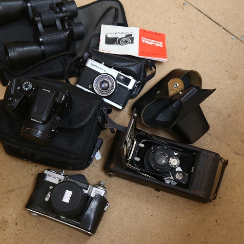 543 - A quantity of Vintage cameras and accessories, including a Nikon Coolpix B500 digital camera, a Olym... 