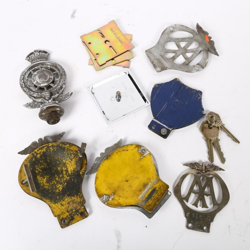 582 - A collection of Vintage car badges, including RAC and AA