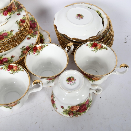 628 - Royal Albert Old Country Roses tea set for 6 people, and matching items