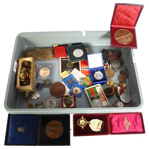 871 - A collection of various militaria, including George V medal for Faithful Service in the Special Cons... 