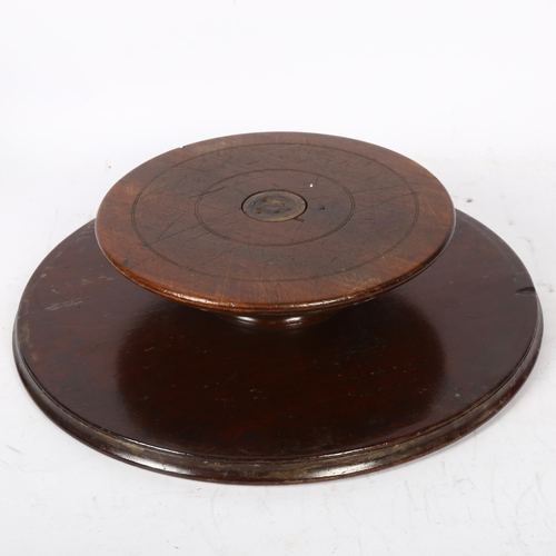 460 - A 20th century mahogany Lazy Susan, diameter 36cm