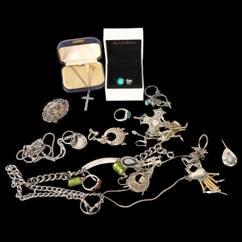 1139 - A group of silver and other costume jewellery, including stone set rings, identity bracelet, 2 Pando... 