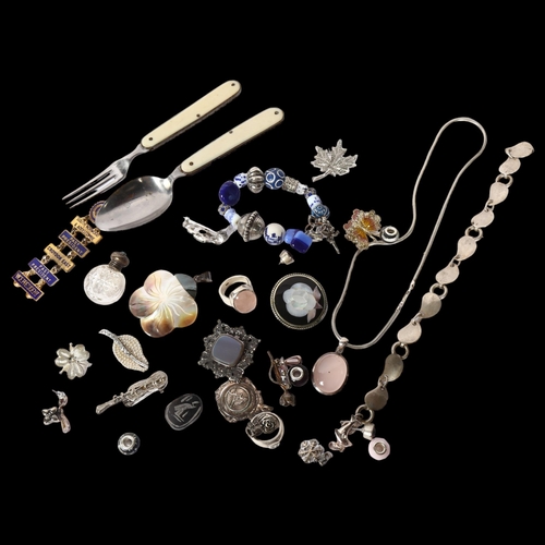 1201 - A group of silver and other costume jewellery, to include a silver-mounted rose quartz ring and simi... 