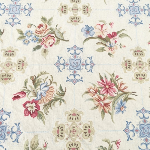 2344 - A large floral decorated cream ground wool carpet. 610 x 436cm.