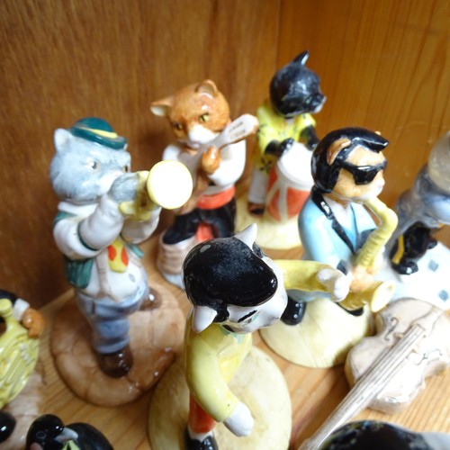 950 - A group of 8 Beswick cat musicians, and 6 miniature porcelain penguin musicians