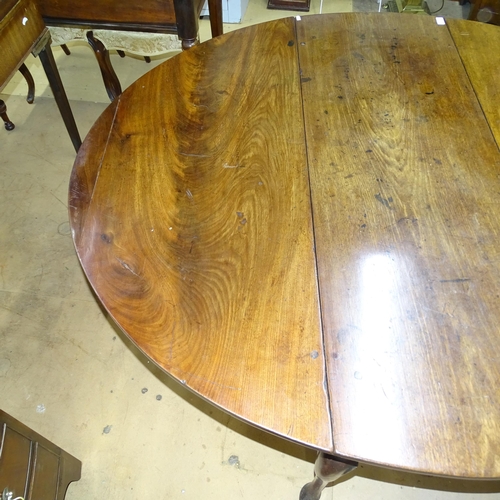 2024 - A Georgian mahogany oval drop-leaf dining table, on cabriole legs with spade feet. 139x73x47cm (exte... 