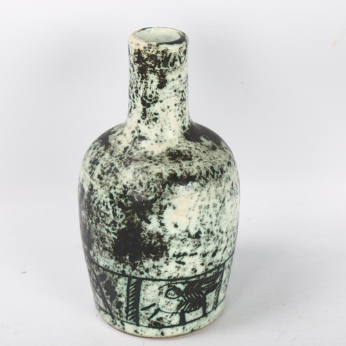 542 - Jacques Blin, France (1920-1995), a studio pottery vase with sgrafitto decoration, height 13cm