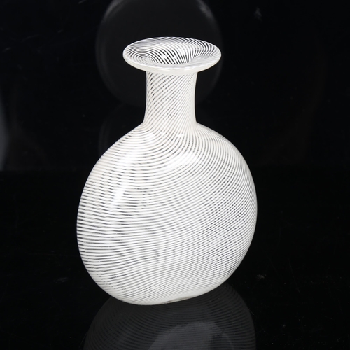 574 - A Murano filigree glass vase, with original BBR label, height 12.5cm