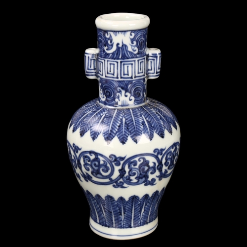 289 - A Chinese Ming style blue and white porcelain arrow vase, with 6 character marks to base, height 19.... 