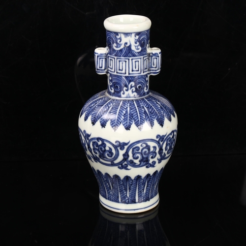 289 - A Chinese Ming style blue and white porcelain arrow vase, with 6 character marks to base, height 19.... 