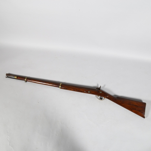 318 - A 19th century military percussion rifle, barrel length 89cm, overall length 130cm