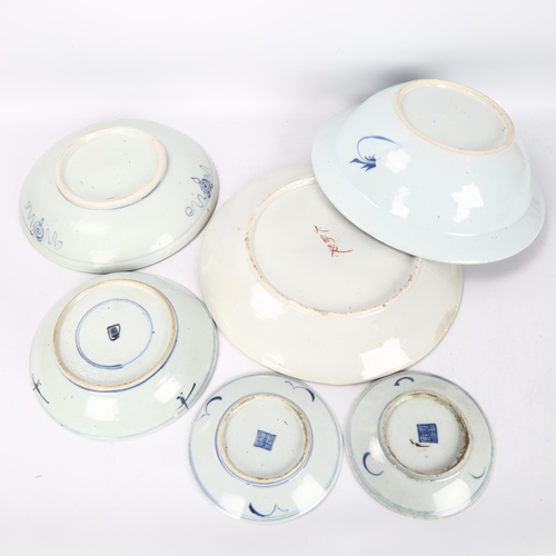 140 - A group of Chinese porcelain bowls and plates (6), and a famille rose plate, diameter 30cm