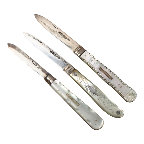 146 - 3 Victorian silver folding fruit knives, all hallmarked, earliest 1845, with mother of pearl handles... 