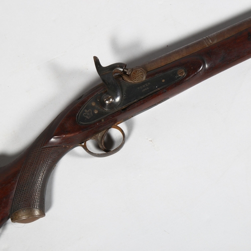 167 - A Victorian percussion rifle, inscribed Tower 1862, barrel length 90cm, overall length 131cm