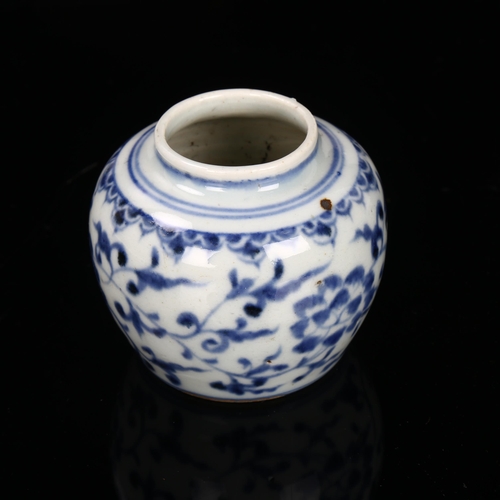 181 - A Chinese blue and white porcelain pot, height 6cm