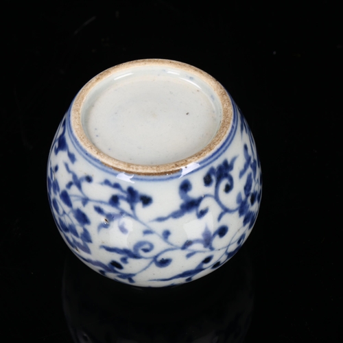 181 - A Chinese blue and white porcelain pot, height 6cm