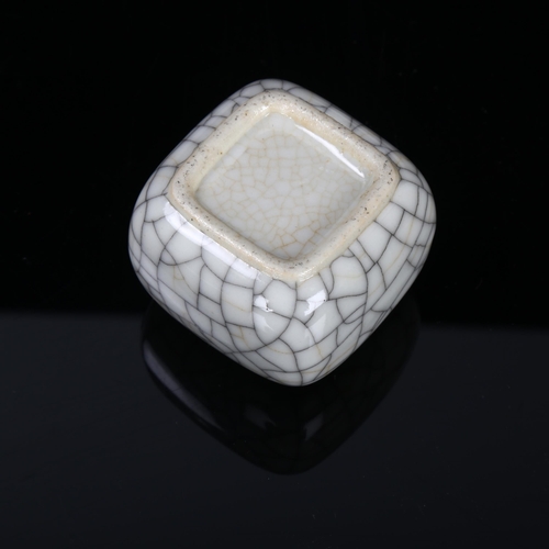 184 - A Chinese white crackle glaze porcelain pot, height 4cm, width 5cm