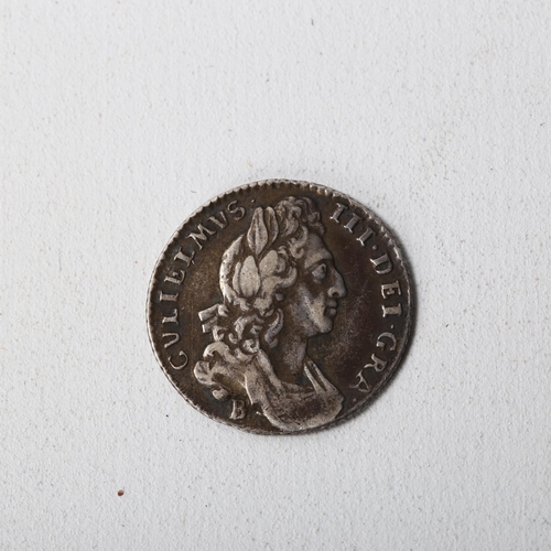 208 - A William III silver sixpence, 2.7g, diameter 21mm