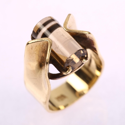 1153 - A late 20th century 9ct gold smoky quartz abstract ring, set with polished cylinder-cut smoky quartz... 