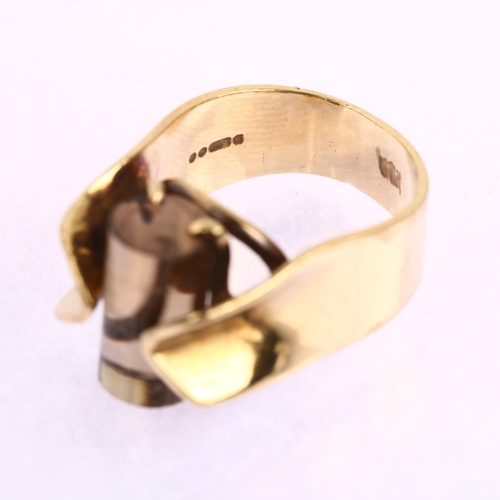 1153 - A late 20th century 9ct gold smoky quartz abstract ring, set with polished cylinder-cut smoky quartz... 