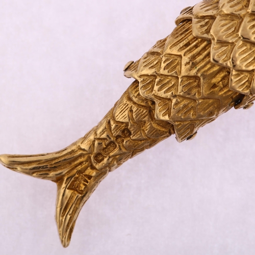 1164 - A late 20th century 9ct gold articulated fish charm/pendant, hallmarks London 1977, pendant height 4... 