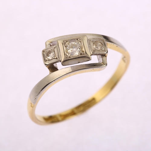 1206 - An Art Deco 18ct gold three stone diamond crossover ring, platinum-topped set with round-cut diamond... 