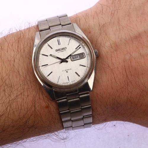 1022 - SEIKO - a stainless steel Calendar automatic bracelet watch, ref. 6309-8020, silvered dial with bato... 