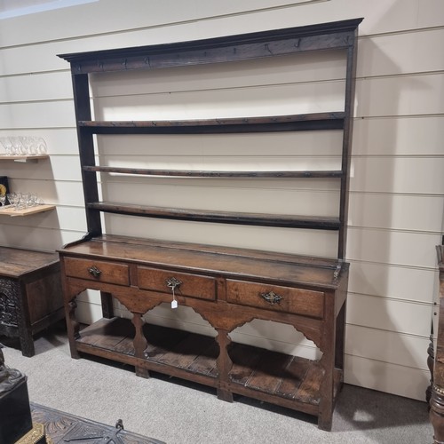 265 - A George III oak 2-section dresser, with open plate rack and 3 fitted drawers, and pot board below, ... 