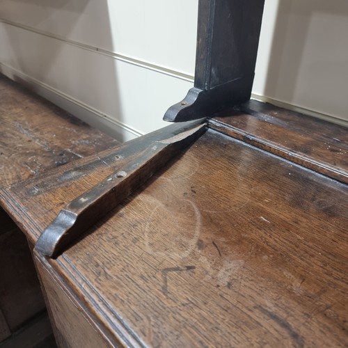 265 - A George III oak 2-section dresser, with open plate rack and 3 fitted drawers, and pot board below, ... 